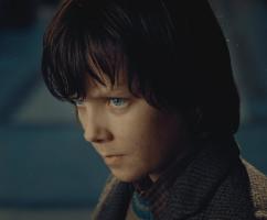 Boy 12yo in short in french movie "Hugo Cabret"