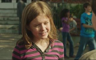 Girl character named Maddie 10yo in blue jean in movie US "Homefront" (1)
