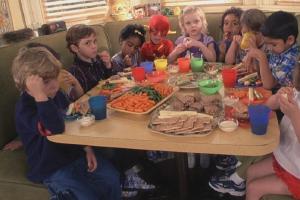 Boys and girls 4yo and 5yo in movie "Daddy Day Care" (4)