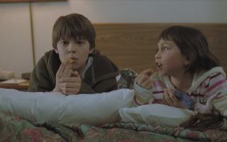 Girl 9 yo and boy 11yo in movie US "Jamais sans mes enfants" (title in french) (4)
