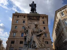 Italy, Rome (Corso Vittorio Emanuele II, Piazza di San Pantaleo), scultura a Marco Minghetti