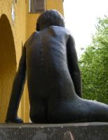 Germany, Berlin (Wilmersdorf, Assmannshauser Strasse 10), sculpture of the house owner's 10 yo son -  by Maximilian Klinge, 2006 - born in 1964