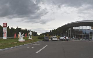 М8 - парк скульптур у заправки (2021)